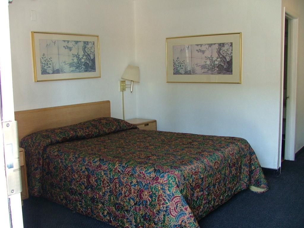 American Budget Inn And Suites-โมเดสโต ภายนอก รูปภาพ